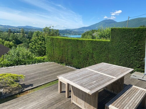 Beautiful Villa with Pool and Lake View