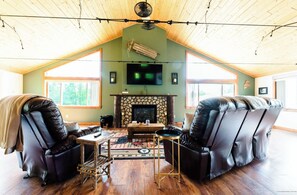 Smart TV, fireplace