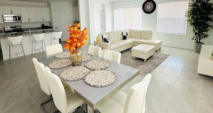 Charming 3-bedroom house in brilliant Port St. Lucie with AC, WiFi