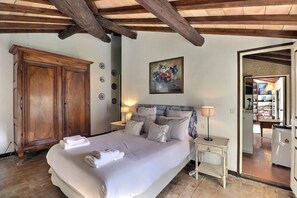 9 Schlafzimmer, Bügeleisen/Bügelbrett, Reisekinderbett, WLAN