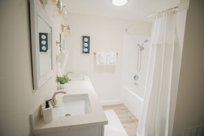 Bathroom - Newly-furnished family-friendly house with convenient amenities for your stay. (San Diego)