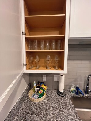 Micro-ondes, four, plaque de cuisson, lave-vaisselle