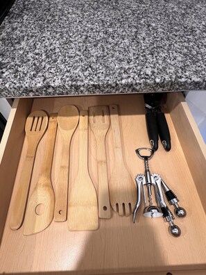 Hårføner, håndklær, såpe og sjampo