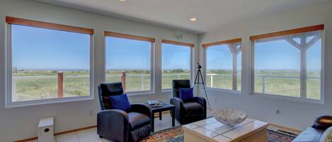 Smart TV, fireplace, DVD player