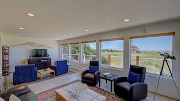 Smart TV, fireplace, DVD player