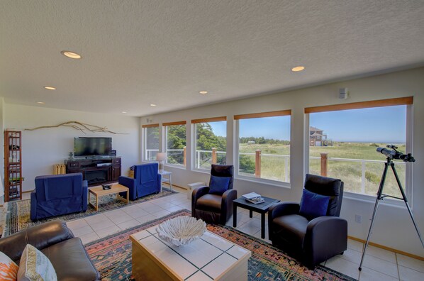 Smart TV, fireplace, DVD player