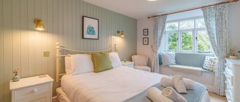 Fer et planche à repasser, accès Internet, draps fournis