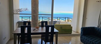 Sea view 3 bedrooms apartment , city center, front off the beach 