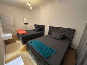 3 bedrooms, in-room safe, iron/ironing board, free WiFi - Sea view 3 bedrooms apartment , city center, front off the beach (Red Sea Governorate)