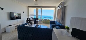 Smart TV - Sea view 3 bedrooms apartment , city center, front off the beach  (Red Sea Governorate)