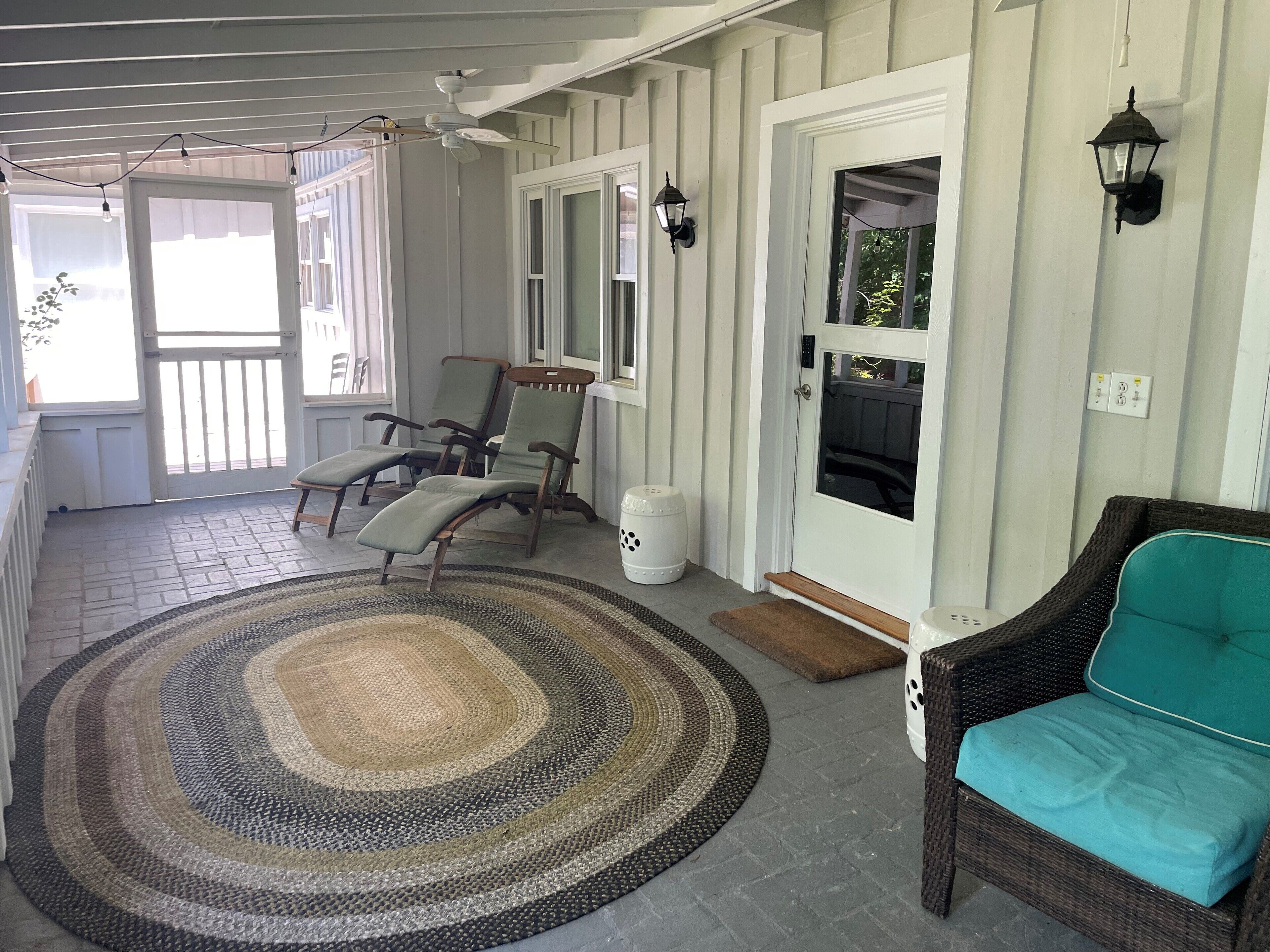 Cottage on the Lake! Cozy, Lakefront, 4BR house near Atlanta @ Allatoona Lake