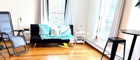 TV connectée, livres, chaßne hi-fi