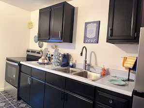 Coffee/tea maker, fridge, microwave, oven
