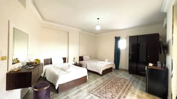 Quarto casal ou duplo conforto, vista para a montanha | Espaço de trabalho para notebook, Wi-Fi de cortesia