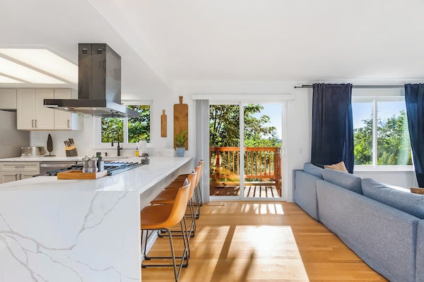 Comfort House | Private kitchen | Fridge, microwave, oven, stovetop