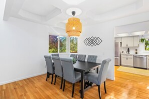 Maison Confort | Coin séjour | Télévision à écran plat