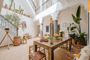 Outdoor dining - Riad Belvi - Breakfast - 10mn Jemaa El Fnaa-Pool (Marrakech)