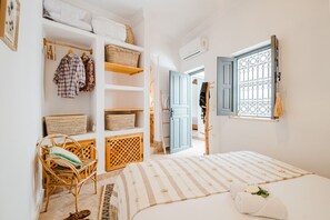 4 bedrooms, iron/ironing board, free WiFi