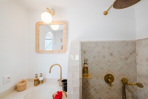 Hair dryer, towels