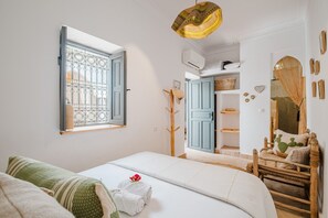 4 camere, ferro/asse da stiro, Wi-Fi gratuito