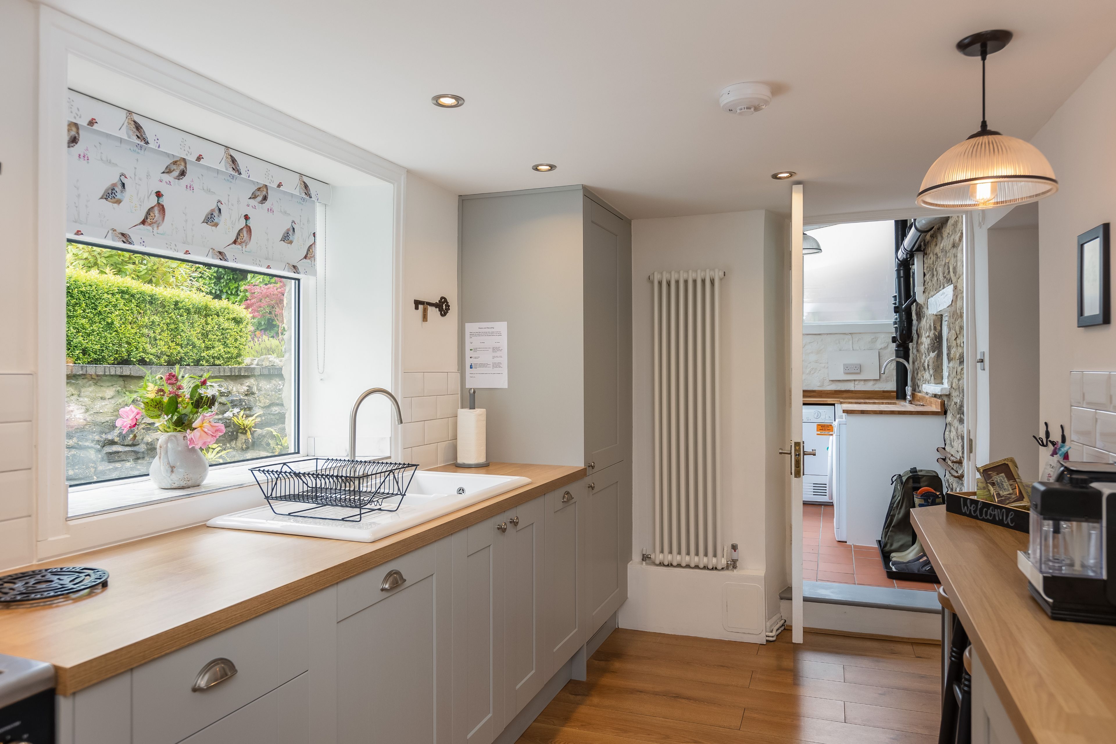 Microwave, oven, dishwasher, coffee/tea maker