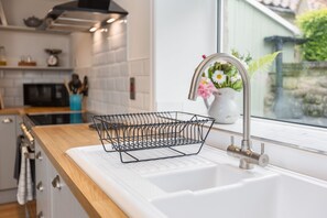 Microwave, oven, dishwasher, coffee/tea maker