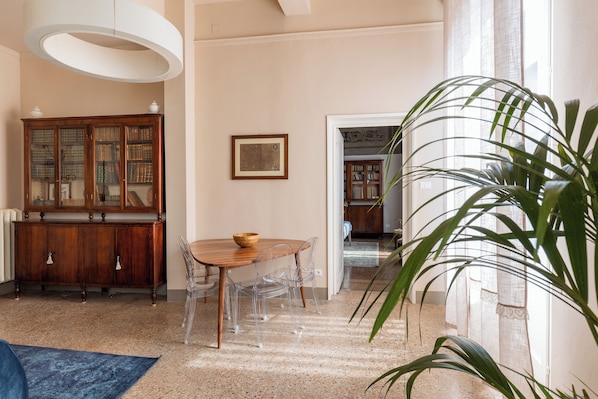 Apartment | Dining room