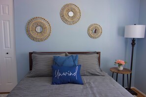 4 bedrooms, desk, iron/ironing board, travel cot - Cozy 4-bedroom house in North Cape May with WiFi, AC, sleeps 8 (Lower Township)