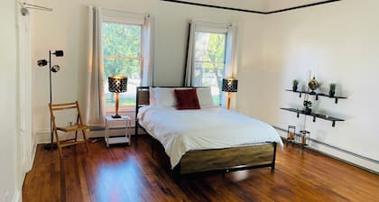 5 beds & 1800 sq ft place full of charm & history