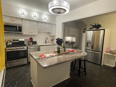 5 beds & 1800 sq ft place full of charm & history 