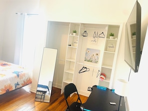 3 habitaciones, escritorio, tabla de planchar con plancha y wifi gratis