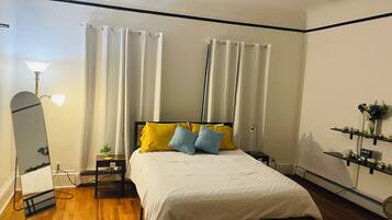 3 bedrooms, desk, iron/ironing board, free WiFi