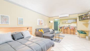 1 habitación, tabla de planchar con plancha, wifi gratis y ropa de cama