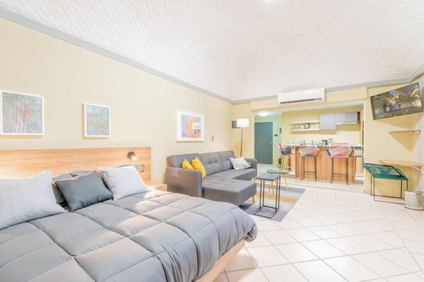 1 habitación, tabla de planchar con plancha, wifi gratis y ropa de cama 