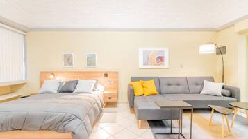 Bureau, fer et planche Ă repasser, Wi-Fi gratuit, draps fournis