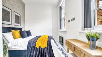 2 bedrooms, desk, iron/ironing board, WiFi