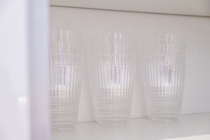 Dusj, hårføner, håndklær og såpe