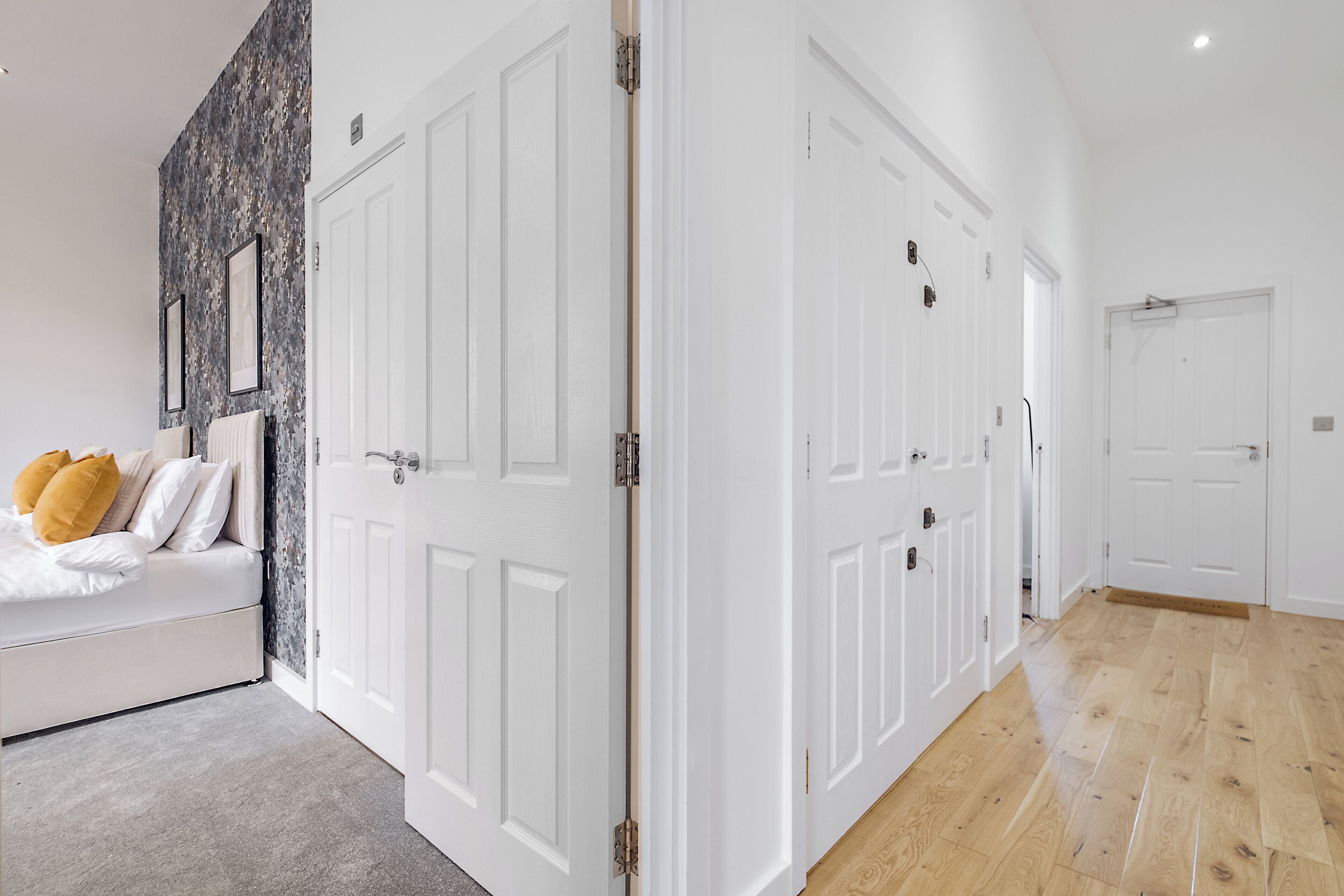 2 bedrooms, desk, iron/ironing board, WiFi