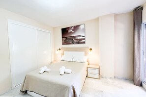 2 室のベッドルーム、アイロン / アイロン台、WiFi、ベッドシーツ
