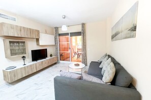 TV - Family beach and golf apartment in Reserva de Marbella (Marbella)