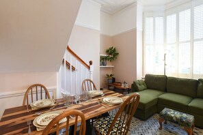 Dining - Parkview Oasis | Short Walk to Seafront (Portsmouth)