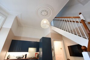 Fridge, microwave, oven, coffee/tea maker - Parkview Oasis | Short Walk to Seafront (Portsmouth)