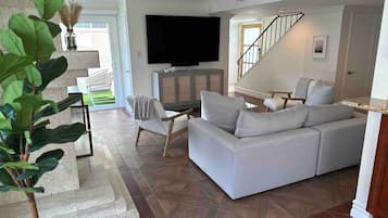 Smart TV y chimenea
