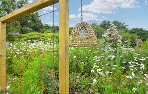 Property grounds - 2 bedroom stunning home in La Pernelle (La Pernelle)