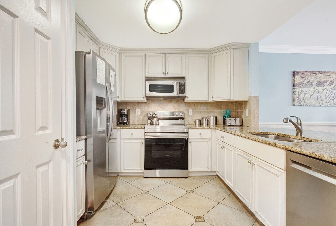 Køleskab, mikrobølgeovn, ovn, kogeplade