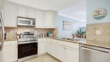 Coffee/tea maker, fridge, microwave, oven