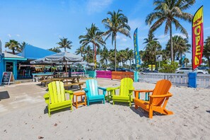 Outdoor dining - Oceanfront Inn, Inlet View, Standard Room, King Bed, #14 (Fort Pierce)