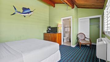 Tabla de planchar con plancha, wifi gratis y ropa de cama