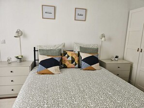 2 bedrooms, travel cot, WiFi, bed sheets - Charming apartment for 4/5 people (Paris)