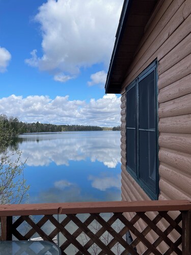 Gorgeous rustic cabin- holds10 people- amazing swimming beach in charming MN